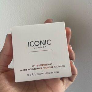Iconic london Lit & Luminous Baking Powder